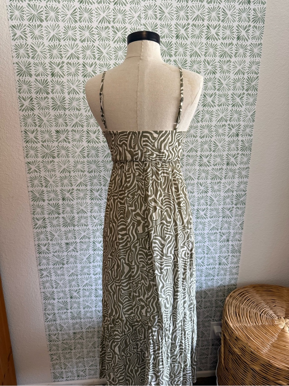 Abercrombie & Fitch Olive and White Cutout Maxi Dress - Picture 3 of 4